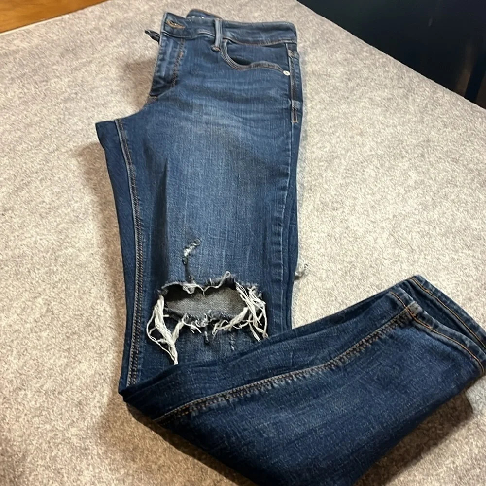 Old Navy Rockstar Supper Skinny Mid Rise Jeans, Size 4. - Picture 5 of 9